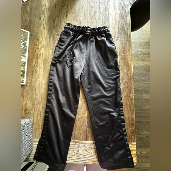 ALO SWEATPANTS TRACK PANT. SIZE MEDIUM. 🖤 - Picture 1 of 5